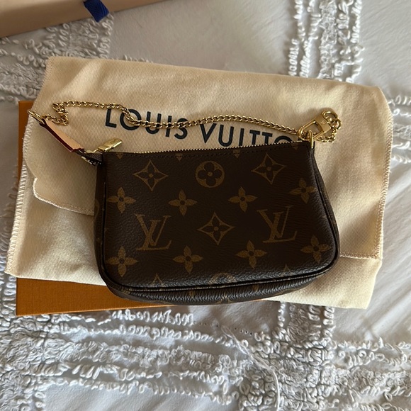 I am selling a Louis Vuitton mini pochette.